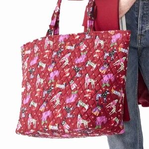 NWT Vera Bradley Essential Grand Tote in Holiday Hounds Red Christmas Festive